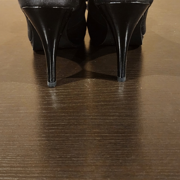 Black Peep Toe with Bow - Picture 2 of 4